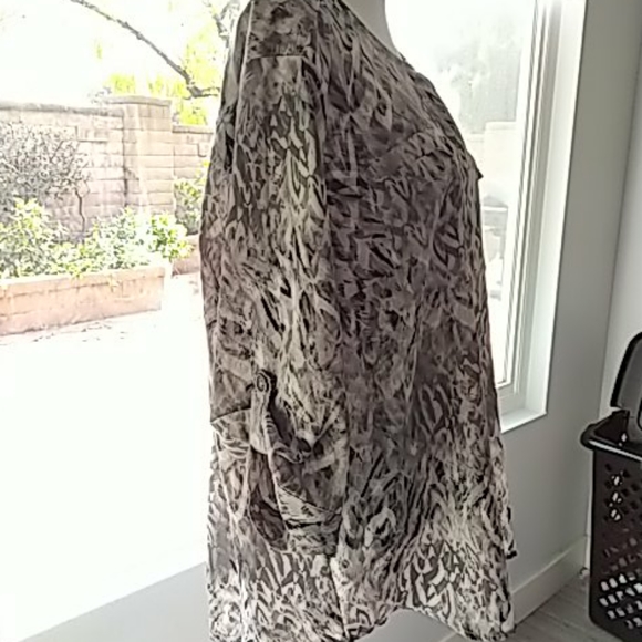 Beverly Drive womens blouse 20-22W/M - Picture 2 of 6